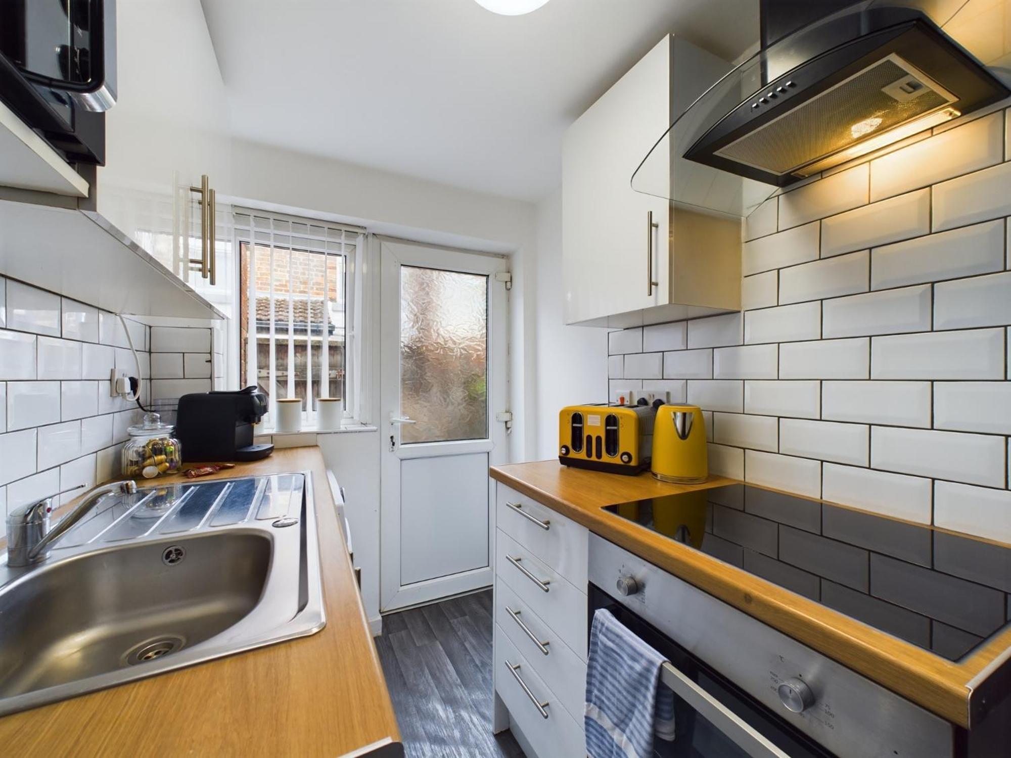 Charming Anfield Apartments: Family-Friendly Stay Near Liverpool Center Exterior photo